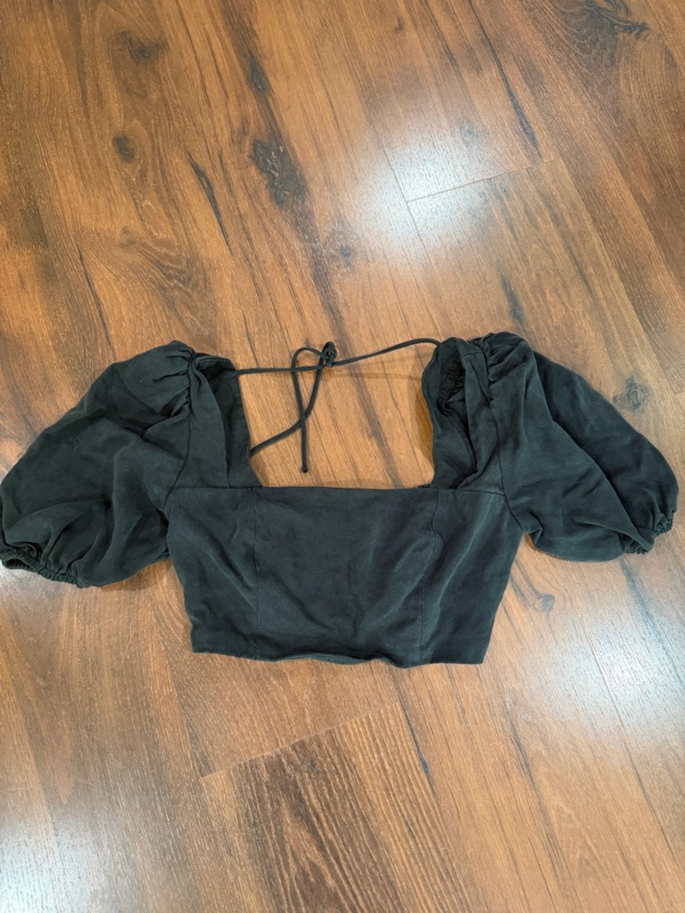 Reformation women's cropped smocked puffed-sleeve top Sz 2 washed black